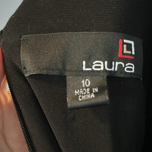 Black and red ballgown - Picture 4 of 5